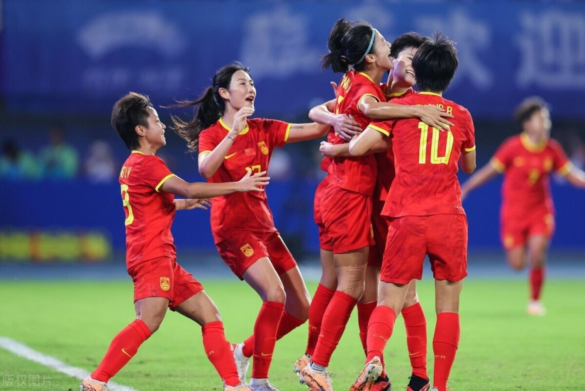 中国女足在比赛中展现出顽强的精神和团队协作力 中国女足在比赛中展现出顽强的精神和团队协作力