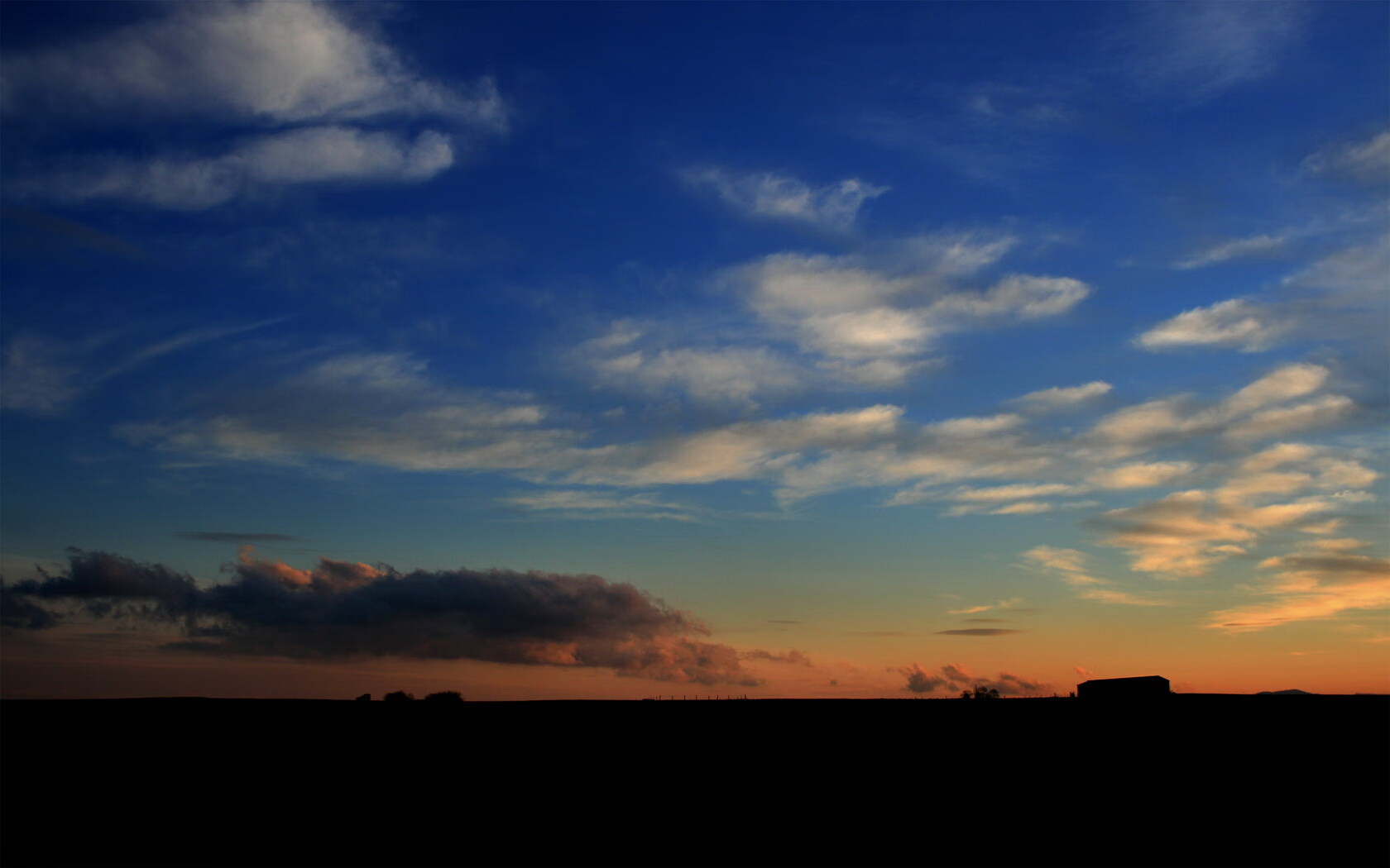 北非雄鹰逆境展翅，基耶萨关键一击助阿尔及利亚力克玻利维亚高原主场
