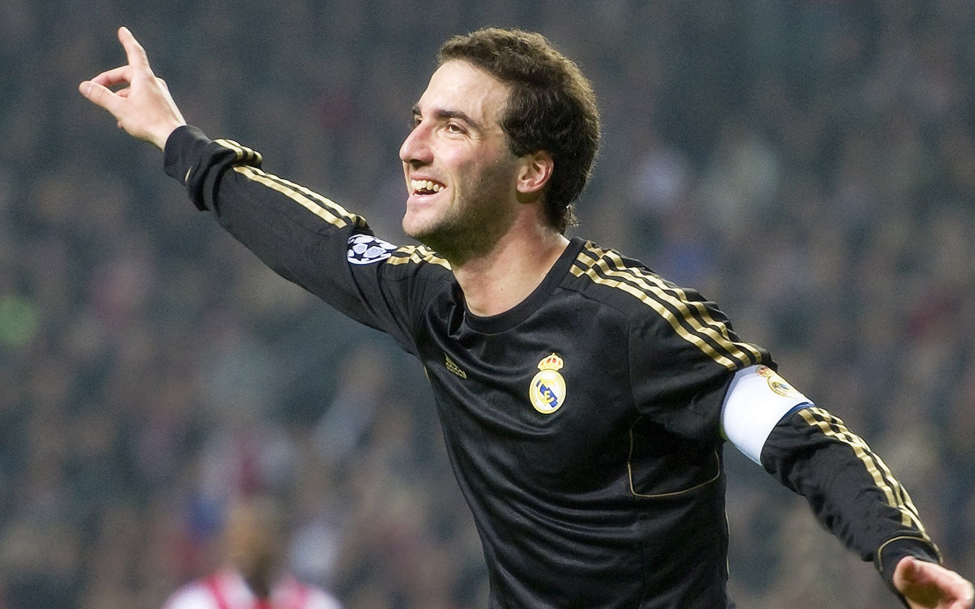 莱比锡红牛争冠战日本引擎轰鸣，格纳布里进攻端化身无解利刃