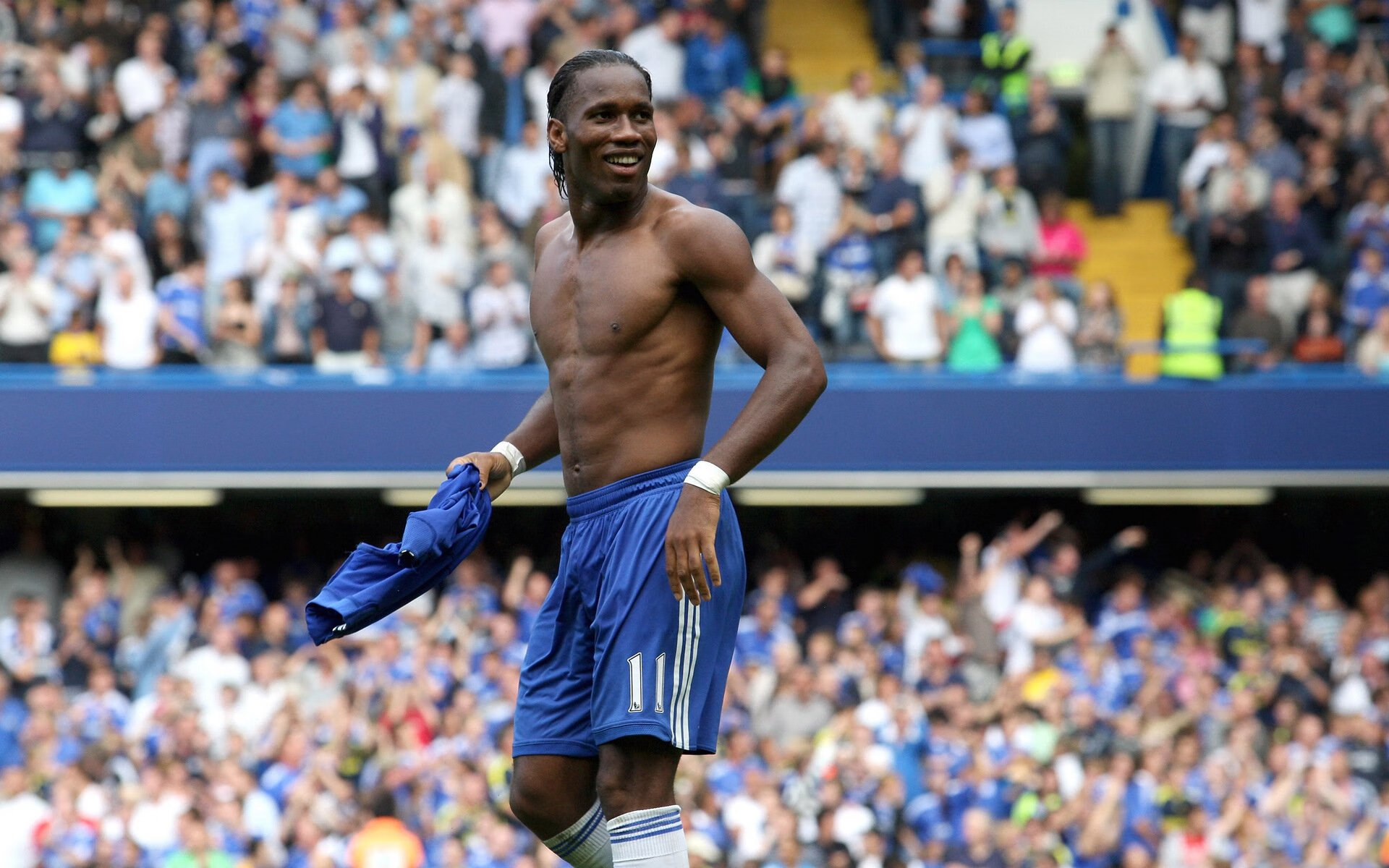 赛道上的国王，当布克在F1揭幕战中接管比赛，勇士亦需臣服