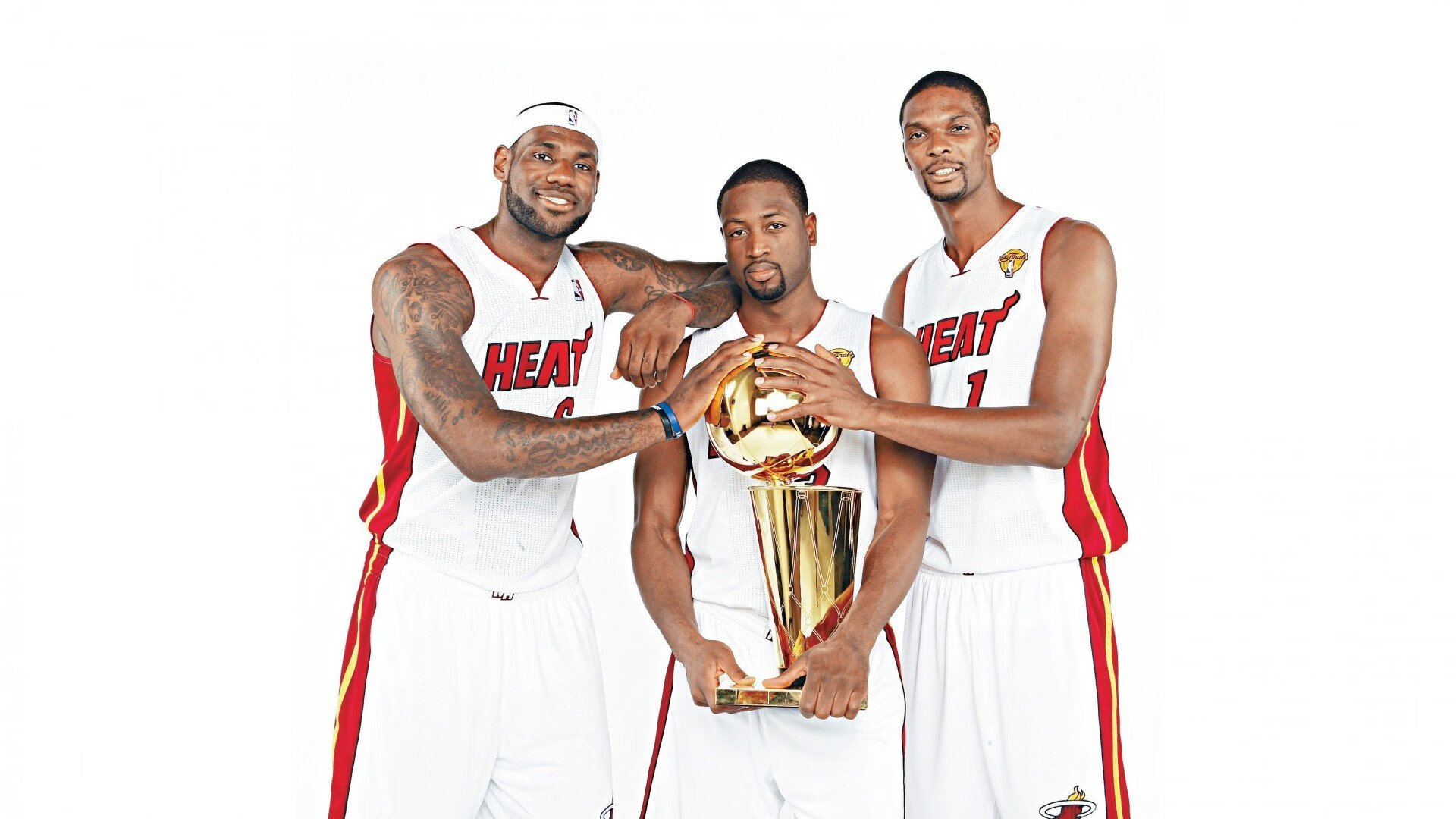 跨界烽火，当新疆铁骑踏碎菲尼克斯，布克在F1赛道引擎轰鸣中接管