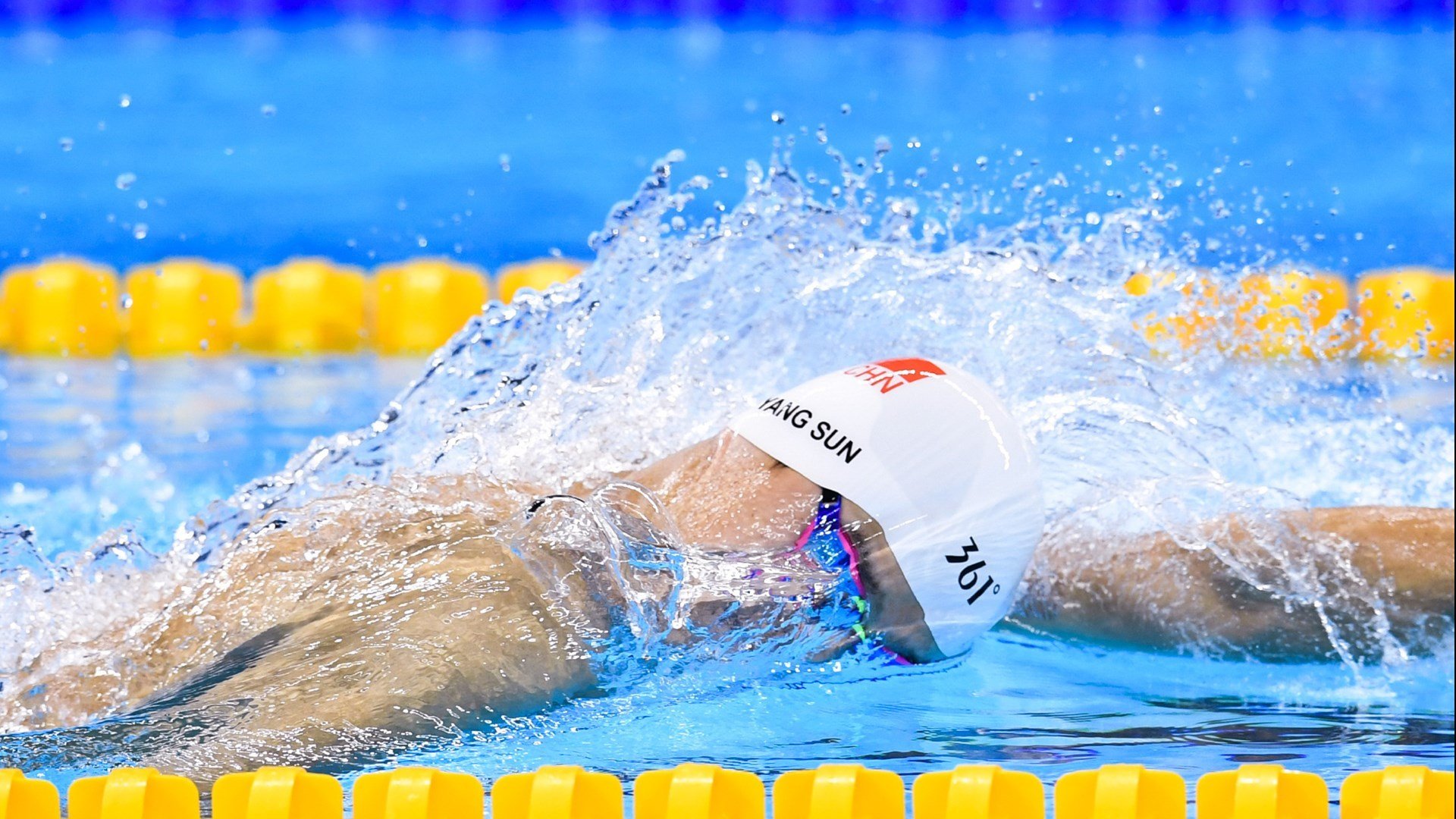 当瑞士军刀切开巴萨防线,C罗用满分回应时代,足球世界没有唯一剧本